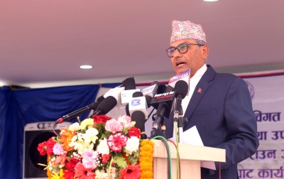  कोभिड र आपूर्ति संकटबीच वित्तीय स्थायित्व जोगाउन सफल भएँ : गभर्नर अधिकारी 